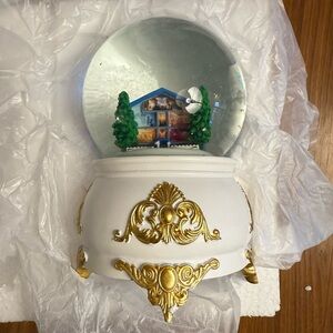 Taylor Swift Lover Snowglobe w/ box